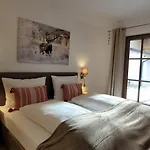 Hochalmbahnen 20w1, Alpenveilchen, Nahe Gondel, Hunde Willkommen Rauris
