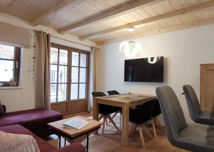 Hochalmbahnen 20w1, Alpenveilchen, Nahe Gondel, Hunde Willkommen